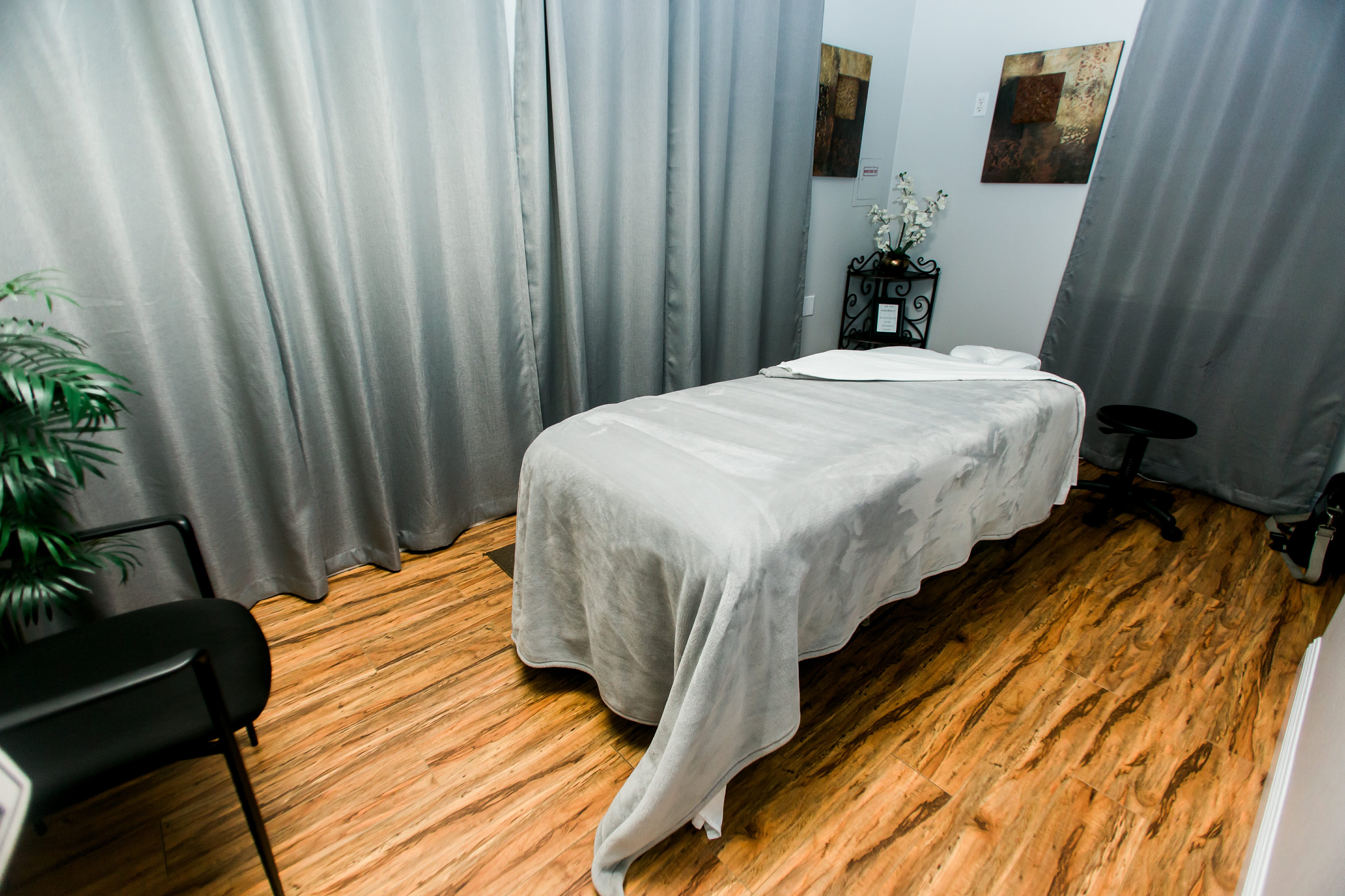 https://www.rsmpt.com/files/images/photos/location/massage-room.jpeg